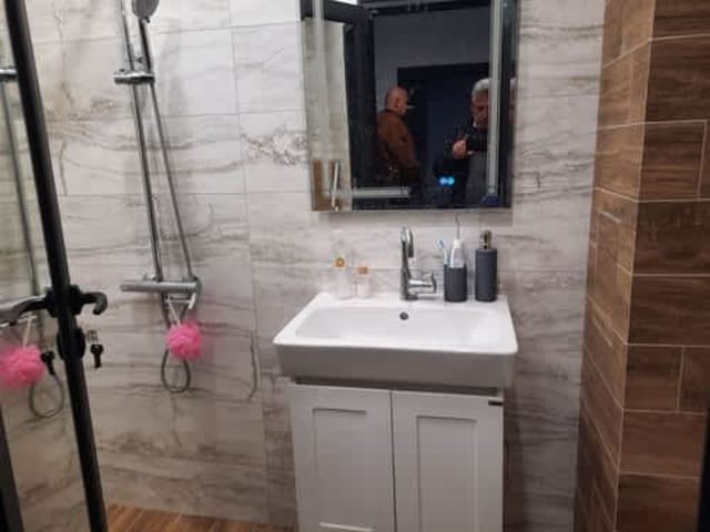 Plovdiv Central: Modern 1BR with Netflix &amp; Balcony - Photo 4