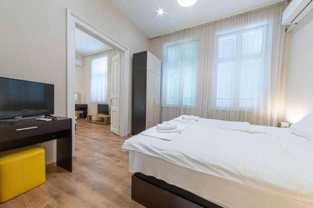 Apo Apartment - Top Center