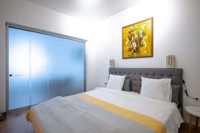 Modern 2BD Flat with Prime Location and Workspace