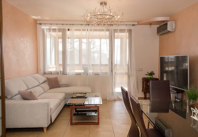 Varna Gem: 2BD Flat with Sunny Balcony