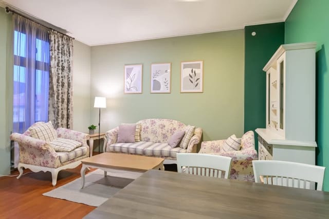 Colorful & Elegant 2BD Flat – Premium Central Stay