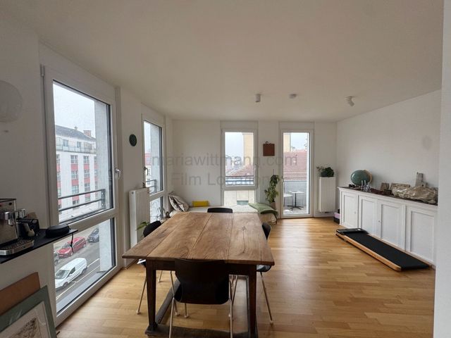 Bright Modern Apartment with Private Vienna Balcony - Photo 2