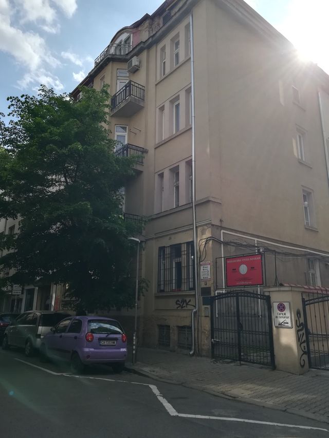 Office in an old building (1938) that is a cultural monument. Size 160 sq. m. No bathroom. No elevator, 4-th floor; 5 rooms; 2 small balconies.