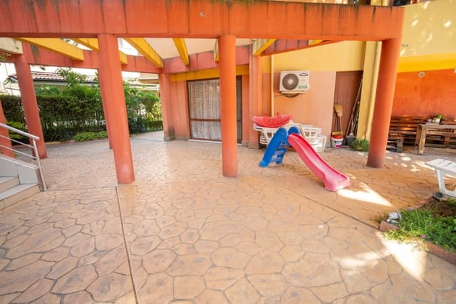 The Family Courtyard - Very LARGE 2BD Apartment