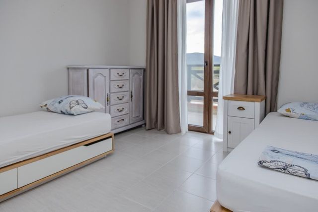 Lovely 3BD flat with Parking and Sea View