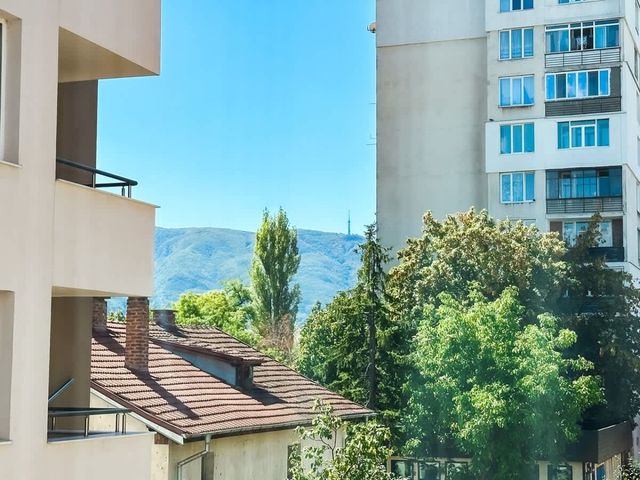 Contemporary City Stay - Photo 4