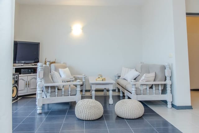 Lovely 3BD flat with Parking and Sea View - Photo 3