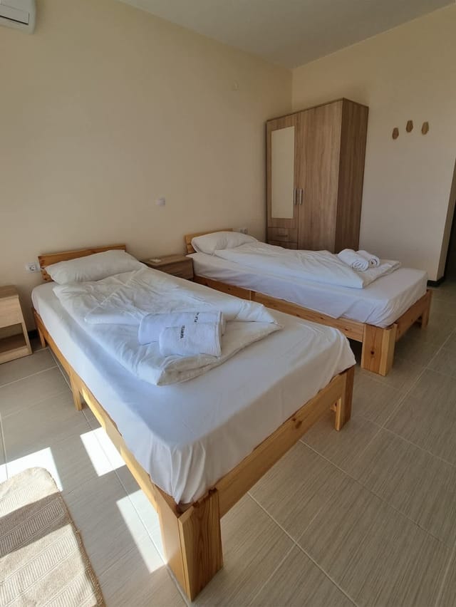 Spacious 3BD flat with Parking and Sea View