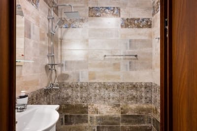 Nomad Haven: 1BD Flat with Balcony near the Center