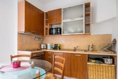 Sofia's Vintage Gem: Spacious 2BD Flat on Solunska