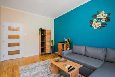 Spacious 2BD Near NDK with WorkSpace