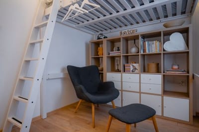 Modern 2BD Flat with Prime Location and Workspace