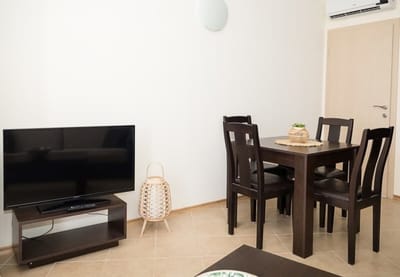 Seaside Bliss: Elegant 1BD with Stunning View