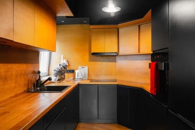 Central 3BD w/ Fast Wi-Fi | 2 min to Vitosha Blvd