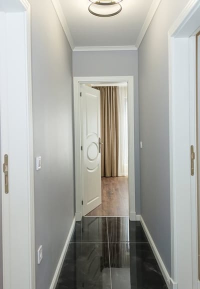 2BD Home In The Heart Of Varna with Parking - Gold