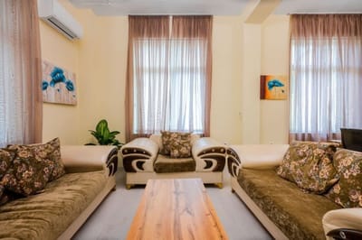 Cozy 2BD Flat + Work Space I Remote workers haven