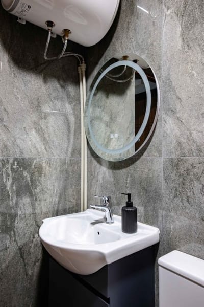 Stylish 1 Bedroom Apartment - Quiet & Comfortable