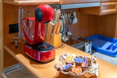 Golden Sands: 1BD Retreat with Parking