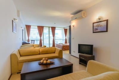 Marina City  Studio with Balkony & Desk