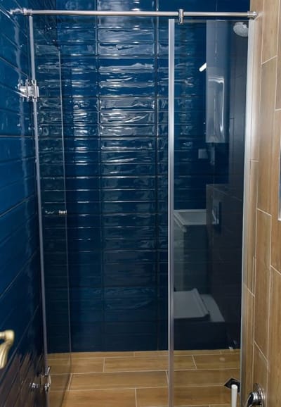 2BD Home In The Heart Of Varna with Parking - Gold