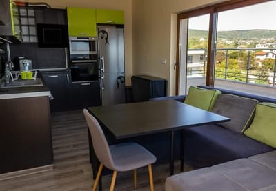 Spacious 3BD Flat with Large Terrace & Sea View