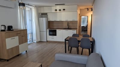 Stylish Living in Kompleks Reina - 1BD with desk