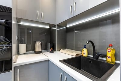 Modern 1BD Flat with Parking near the city centre