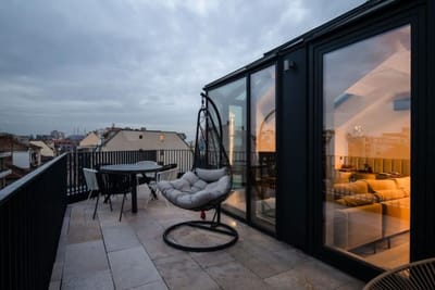 Exquisite Penthouse: Luxe Living with City Views