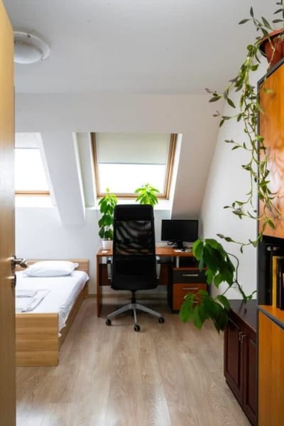 Spacious 2BD Flat with Secure Free Parking