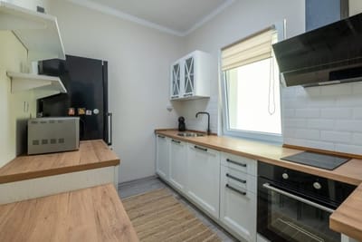 Central Charm  2BD apartment close to NDK