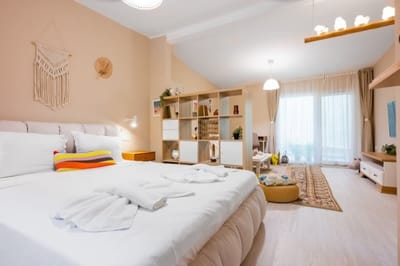 Central Stylish Suite & Studio with Shared Terrace