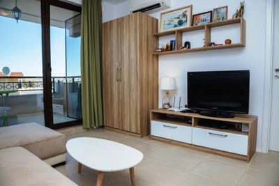 Green Life One-Bedroom Apartment with Sea View