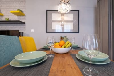 High-end Designer 2BR Aprt + Lift&Balconies