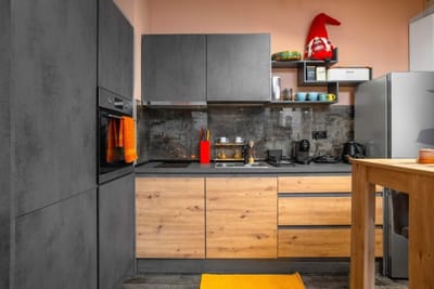 Warm & Stylish Retreat in a Quiet Area