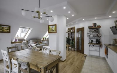 Charming & Cozy 2BD Apartment with Natural Light