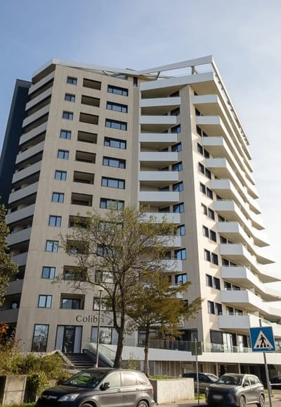 Cozy 1-Bedroom with Sea View & Parking