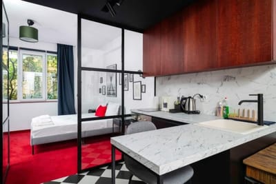 One Bedroom with Parking - Women's Market