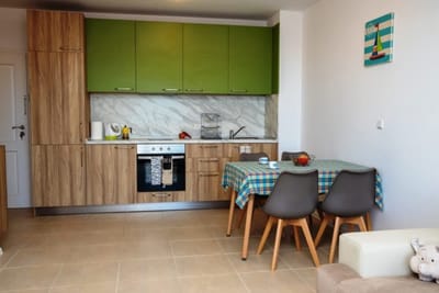 Green Life One-Bedroom Apartment with Sea View