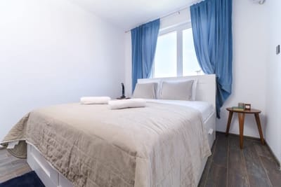 Serene Luxe Oasis Retreat on the Outskirts