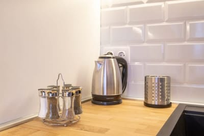 Designer & Cozy 2BD Flat In the city center