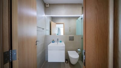 Modern & Spacious Stay