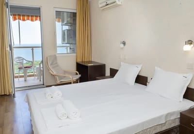 Cozy Retreat with Sea View & Balcony | Nikea Park