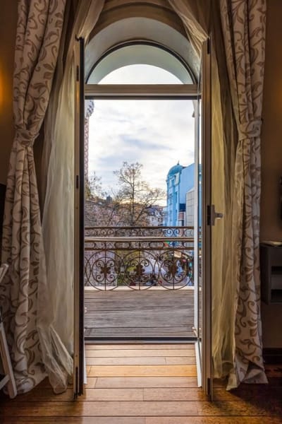 1BD Apartment with a Cute Balcony in Kapana