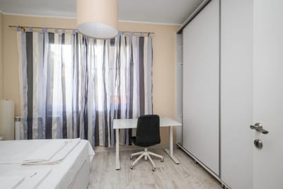 Cozy Nest near Eagle's Bridge with Workspace