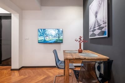 One Bedroom with Parking - Women's Market