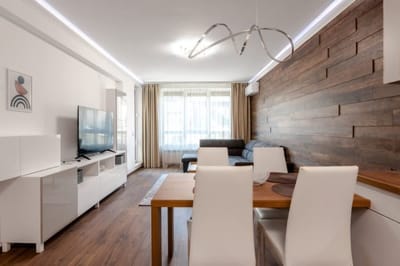 Stylish 1-bedroom Flat in Business District