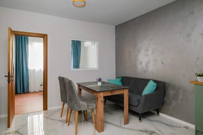 Stylish 1 Bedroom Apartment - Quiet & Comfortable