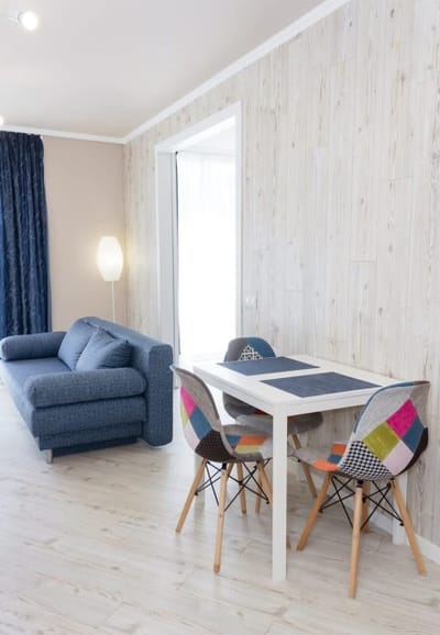 Sunny Blue  One-Bedroom Flat with Balcony