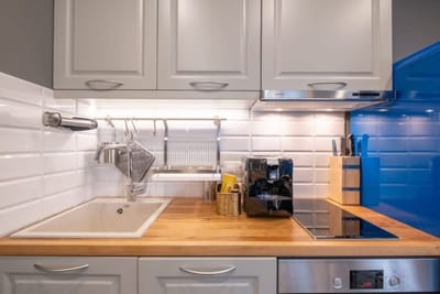 High-end Designer Aprt - AC & Lift & Balcony