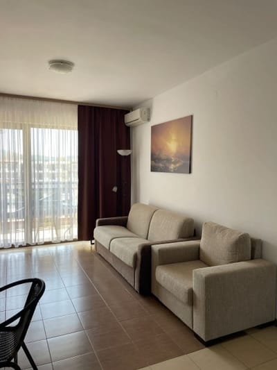 1BD Flat on the Beach with Parking